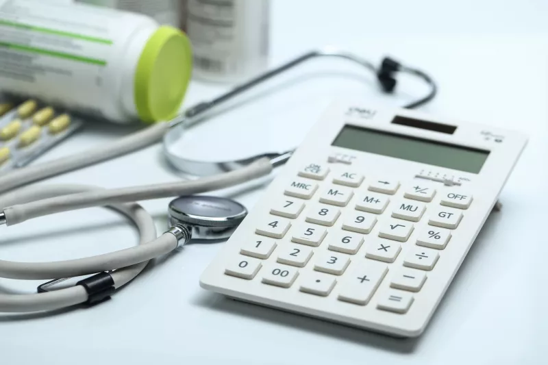 Médicaments, imagerie, dentistes… voici où l’Inami veut économiser en 2027